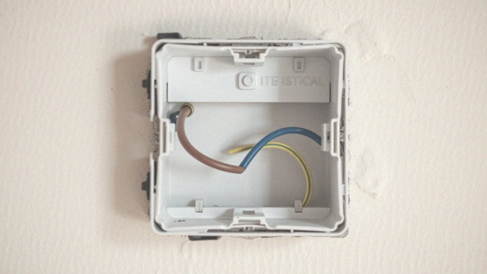 Co należy wiedzieć o kolorach przewodów elektrycznych?
