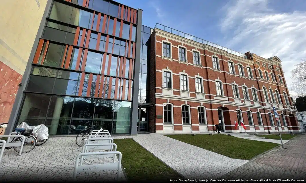 Prace pielęgnacyjne na Alejach Jana Pawła II w Lesznie